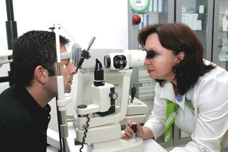 Проверка зрения у врача-офтальмолога
