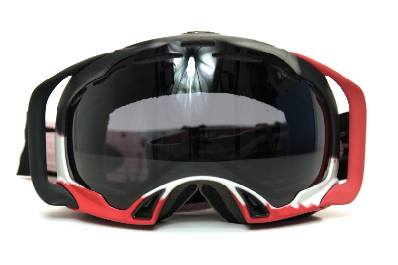 Солнцезащитные очки OAKLEY 7022-59-240