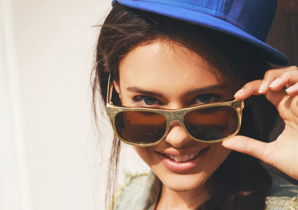 Девушка в очках