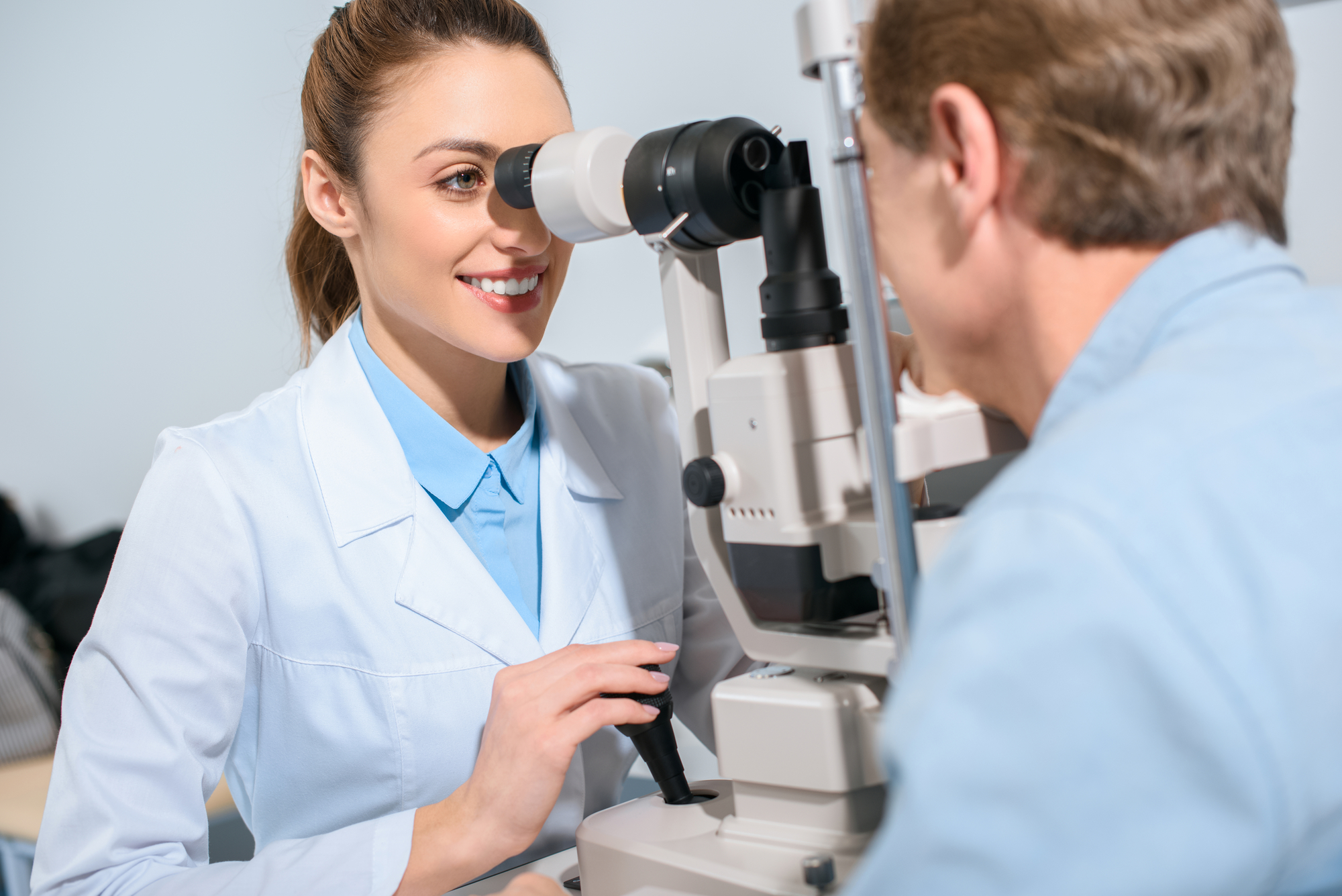 Проверка зрения у офтальмолога