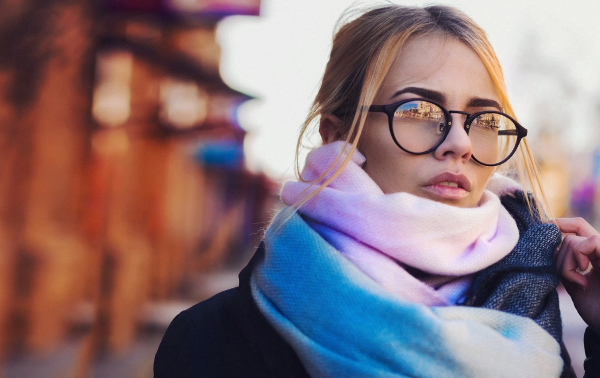 Девушка в очках