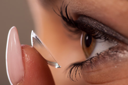 Почему контактные линзы лучше классических очков