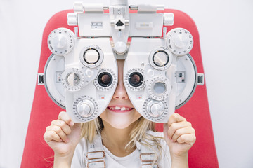 Проверка зрения в оптике ребенку