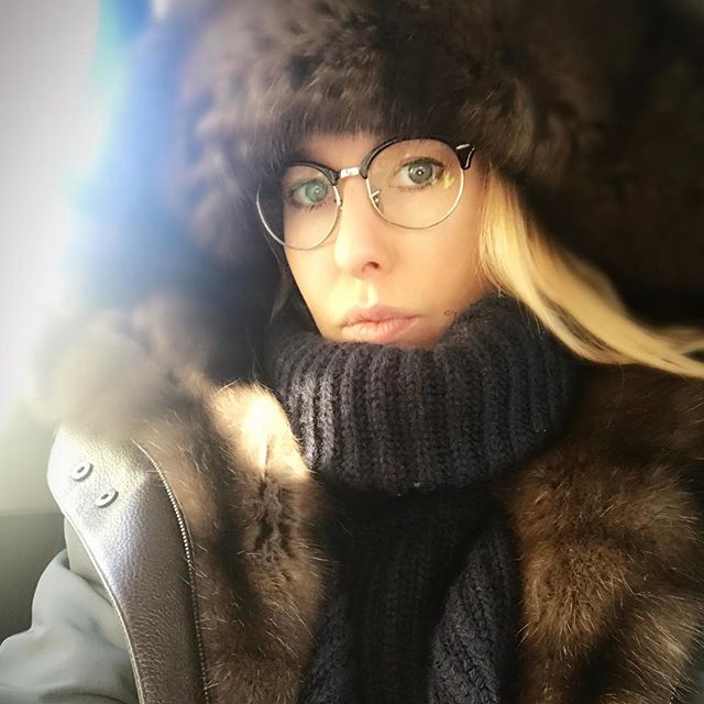 Собчак в очках Clubround от Ray-Ban